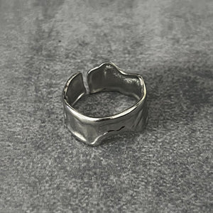 “Floating” adjustable ring