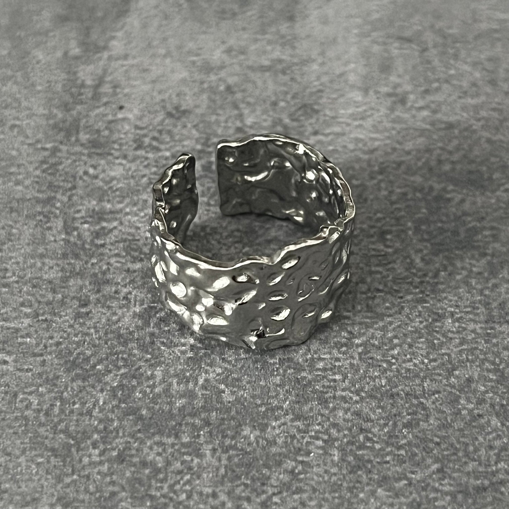 “Clara” adjustable ring