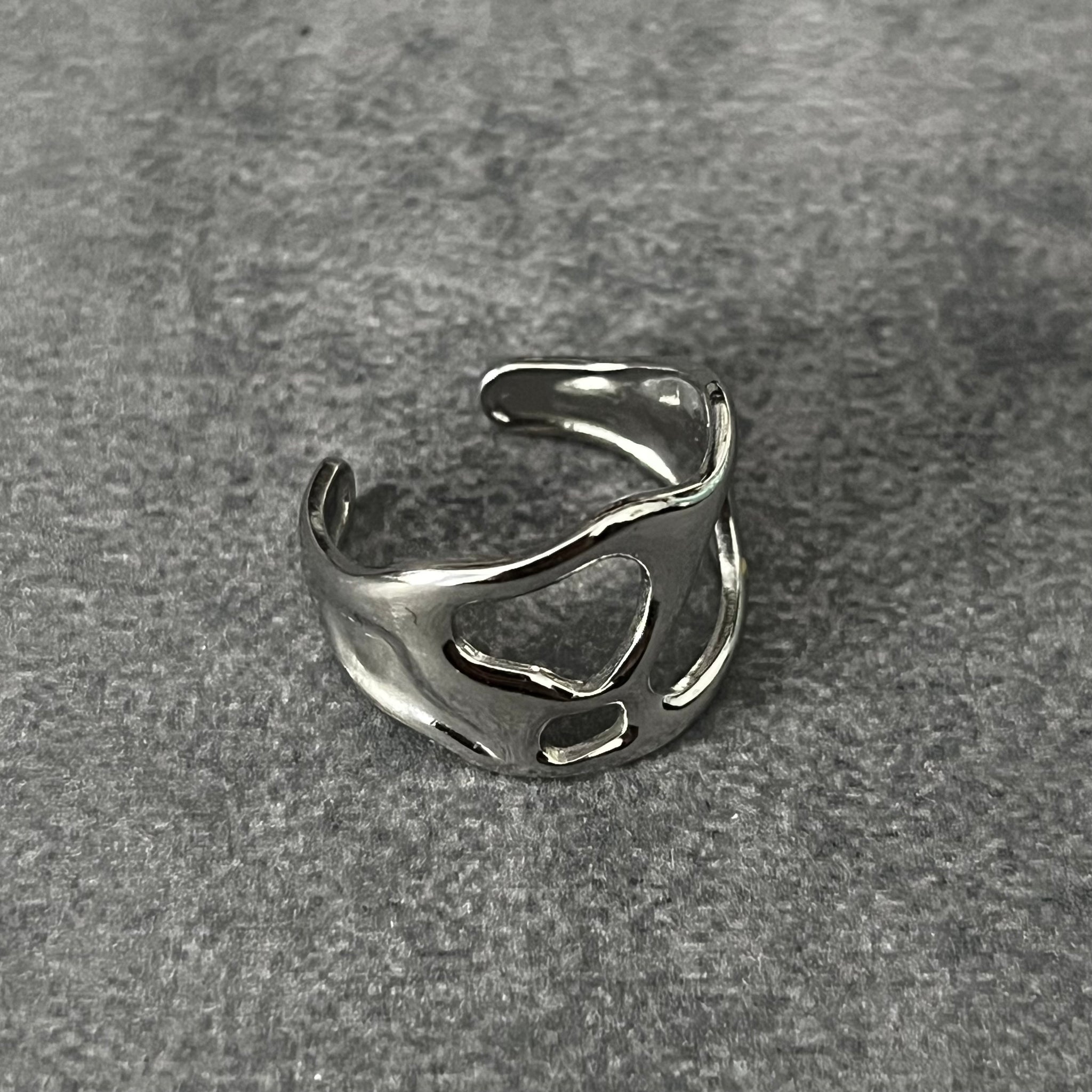 “Hole in the earth” adjustable ring