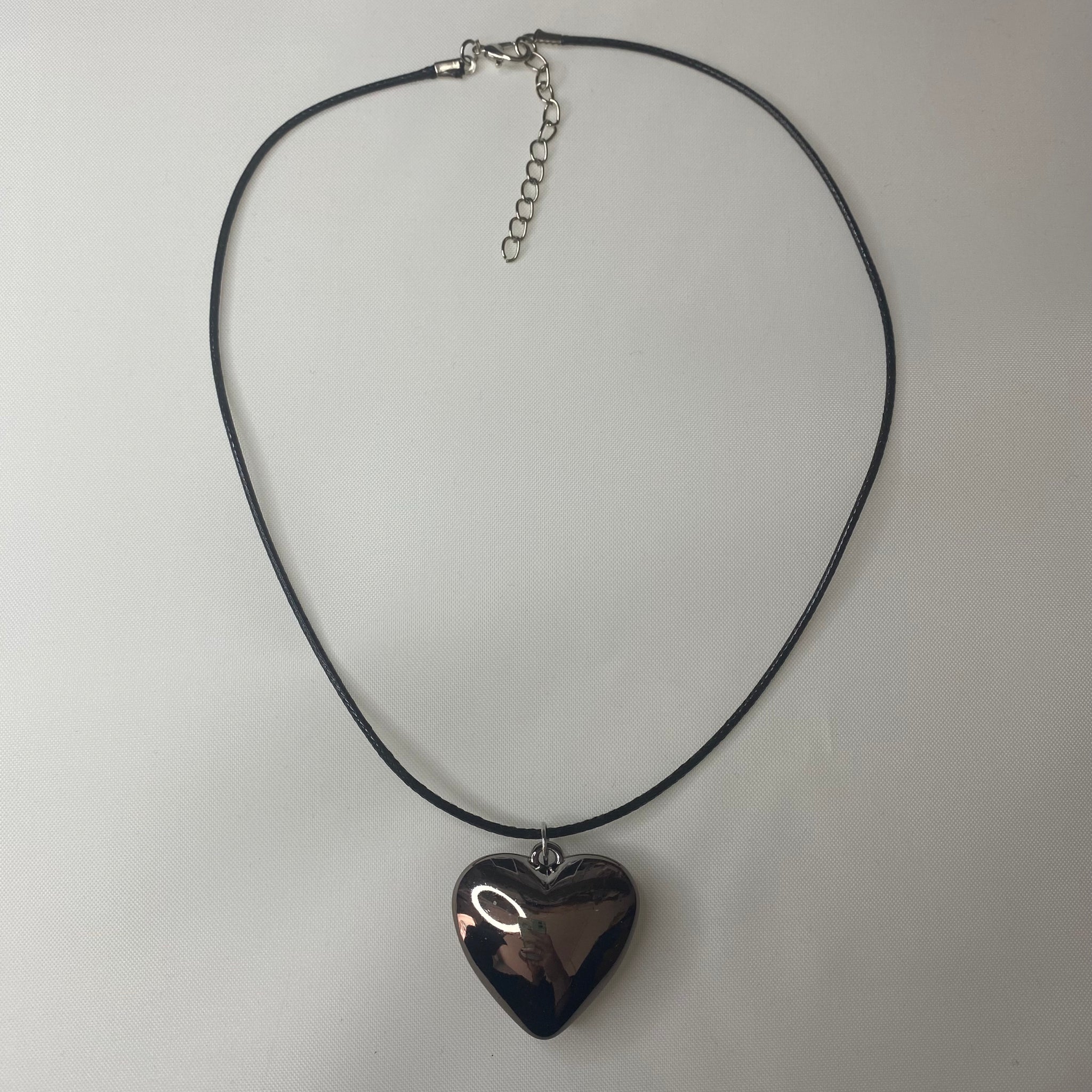 Heart cord necklace